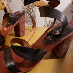 Kenneth Cole Sandals